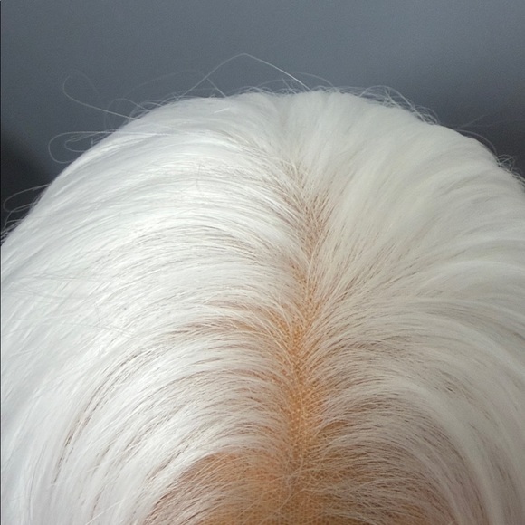 Elegant White Wavy Hair Wig - Picture 2 of 6